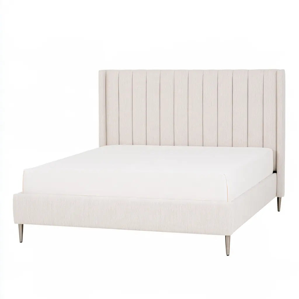 Cadre de lit beige clair à tête rainurée et pieds fins