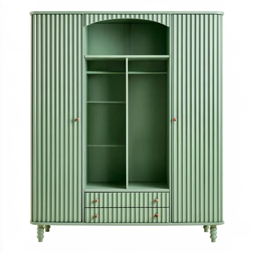 Armoire verte à portes cannelées et niche centrale arquée